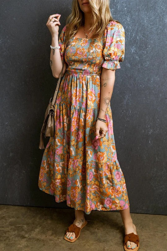 Gwen | Smockad Klänning med Blommor och Puffärmar